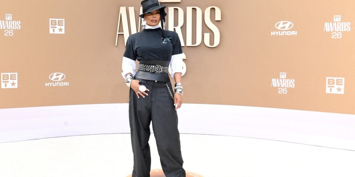 عاجل | أبرز إطلالات النجمات في حفل BET Awards 2026.. فستان تيانا تايلور يفوز
