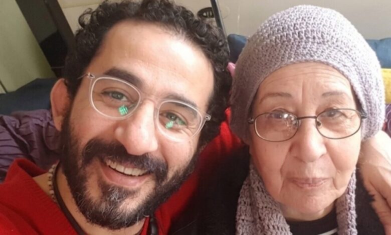 عاجل | أحمد حلمي يكتفي بعزاء والدته في المقابر.. انهيار شقيقته ومنى زكي تسانده في اللحظات الأصعب