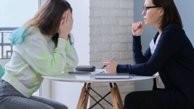 عاجل | أسرار التعامل مع المراهقين.. إليكِ كيف تحتوينهم في أصعب مرحلة؟