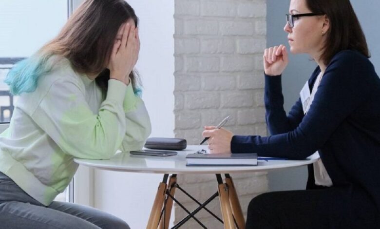عاجل | أسرار التعامل مع المراهقين.. إليكِ كيف تحتوينهم في أصعب مرحلة؟