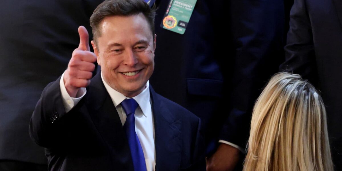 عاجل | أصبح إيلون ماسك أول تريليونير في العالم مع بدء شركة SpaceX التداول