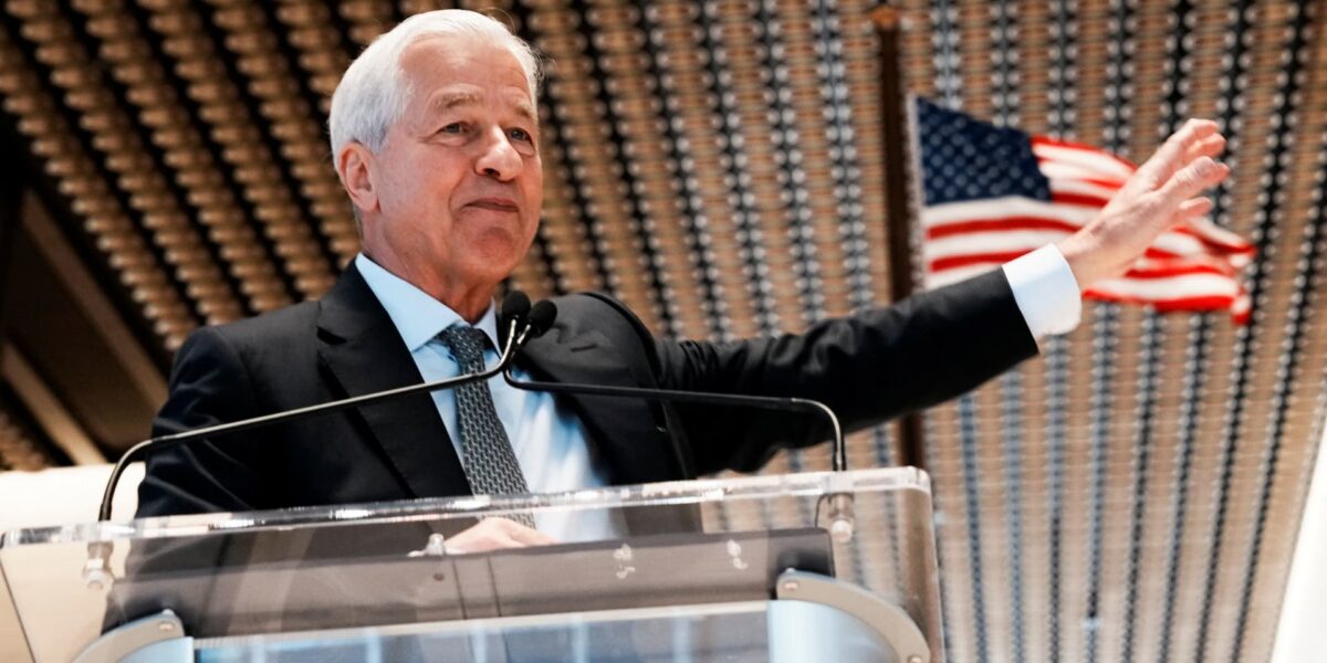 عاجل | أعلن جيمي ديمون وجي بي مورجان تشيس عن 24 مليون دولار لتعزيز بناء السفن في الولايات المتحدة