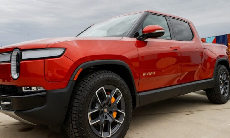عاجل | إليك كيفية مقارنة أنظمة القيادة Tesla FSD وRivian “بدون استخدام اليدين”.