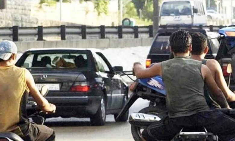 عاجل | الدراجات النارية تسابق السيارات والحجار يوعز بضبط المخالفات