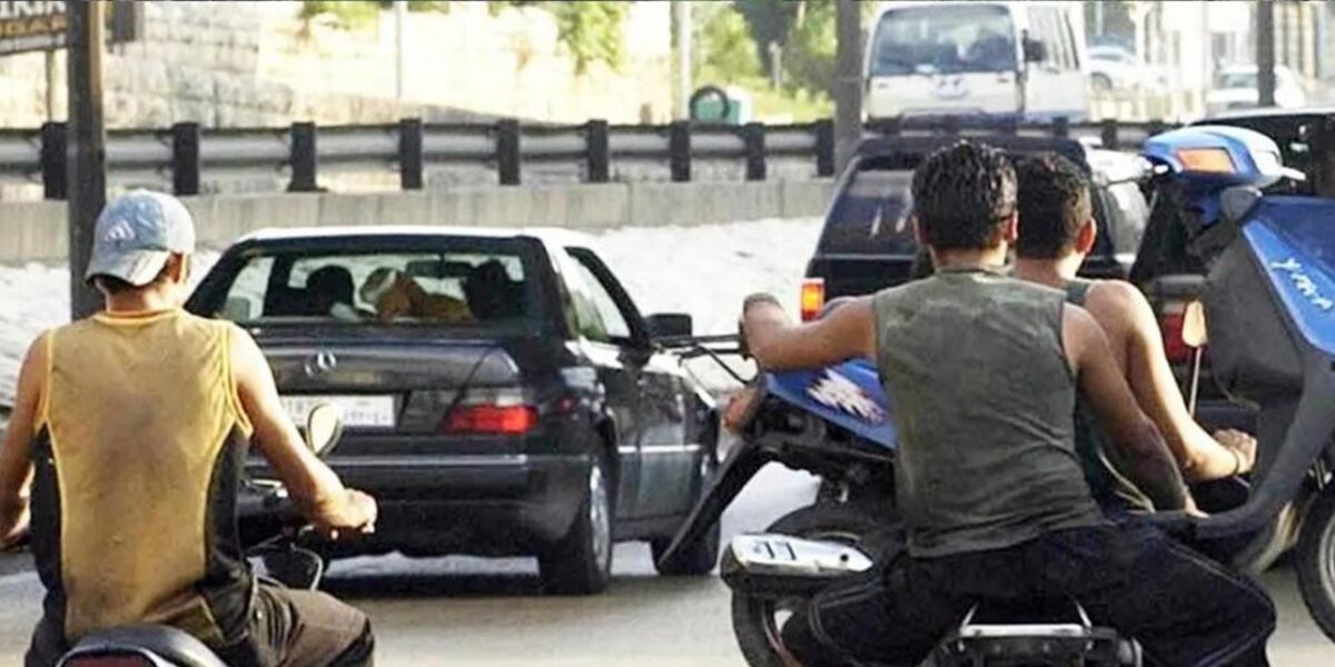 عاجل | الدراجات النارية تسابق السيارات والحجار يوعز بضبط المخالفات - صورة مميزة عاجل | الدراجات النارية تسابق السيارات والحجار يوعز بضبط المخالفات