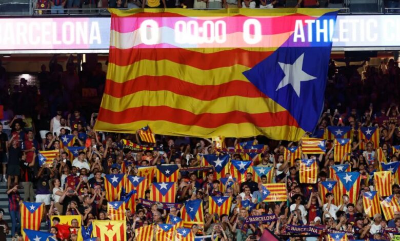 عاجل | برشلونة يلغي تكريم إسبانيا في كأس العالم وسط دعم جماهيره للعلم الكاتالوني | أخبار كرة القدم