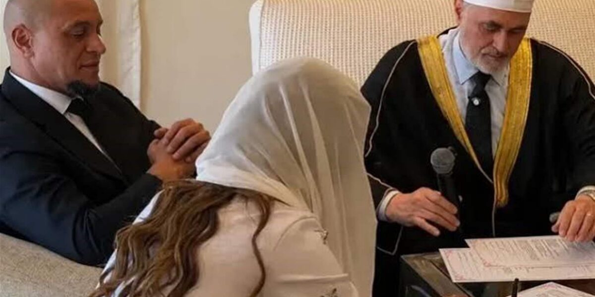 عاجل | بعد أنباء اعتناقه الإسلام… روبيرتو كارلوس وزوجته المغربية يكشفان الحقيقة (صورة) - صورة مميزة عاجل | بعد أنباء اعتناقه الإسلام… روبيرتو كارلوس وزوجته المغربية يكشفان الحقيقة (صورة)