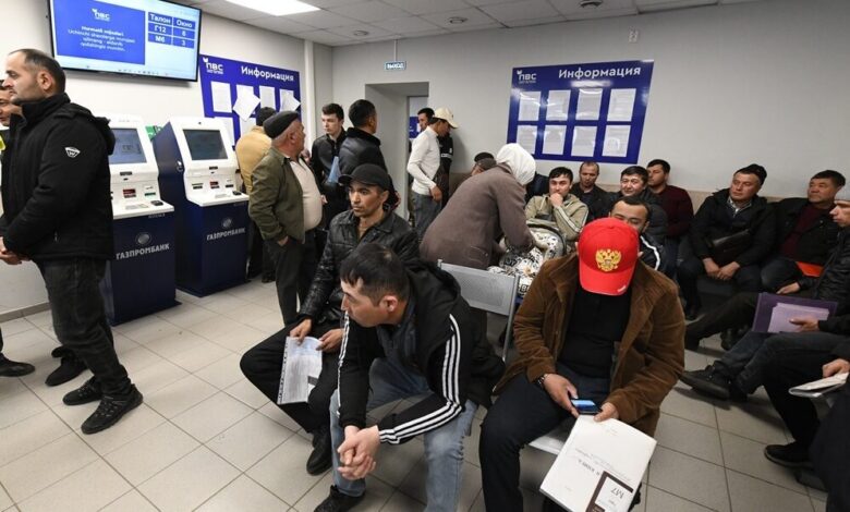 عاجل | بوتين يوقع على حزمة قوانين تخص العمالة الوافدة