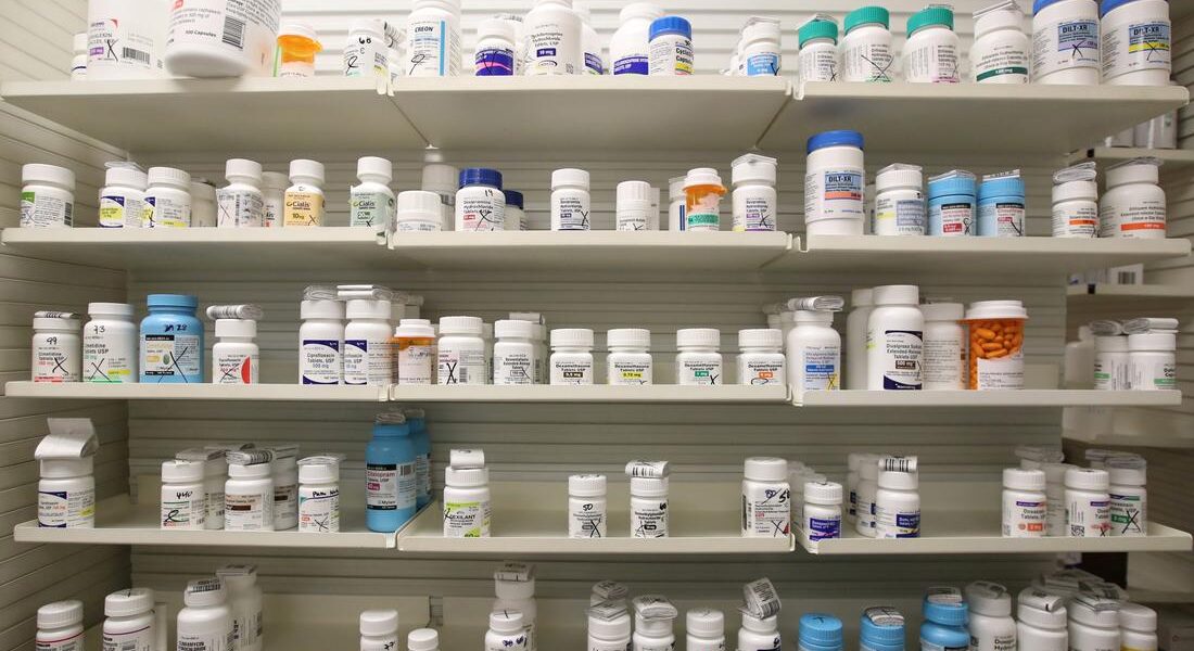 عاجل | ترامب يستعرض مقالًا عن انخفاض أسعار الأدوية وسط جدل حول الفضل الحقيقي