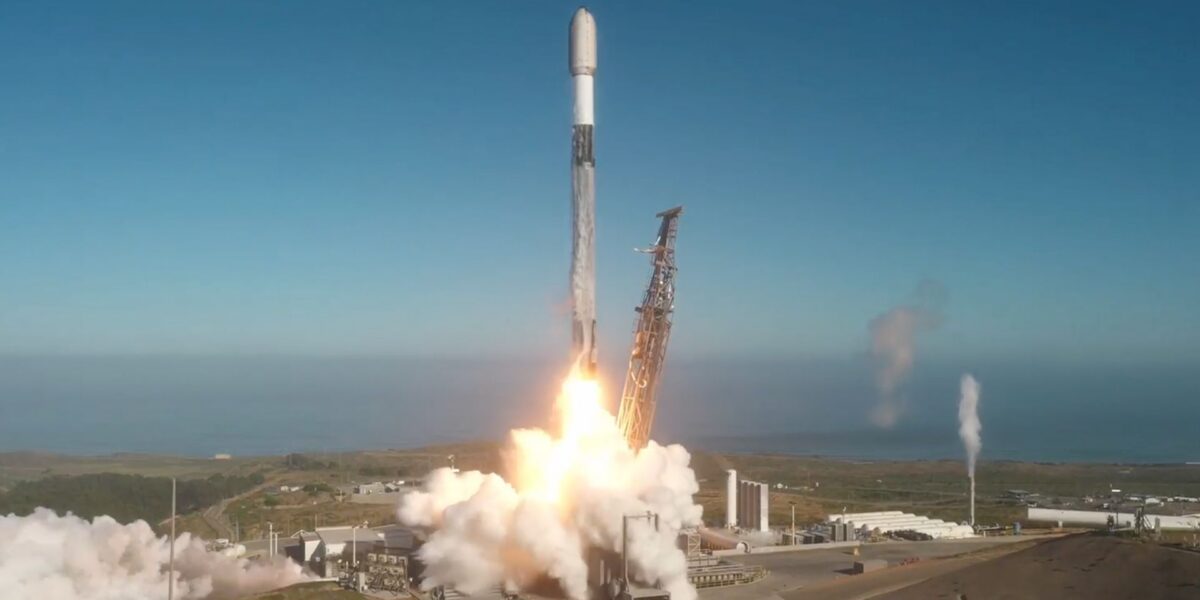 عاجل | ترسل SpaceX 24 قمرًا صناعيًا من Starlink إلى المدار بينما ينتظر السوق إطلاق الاكتتاب العام (فيديو)