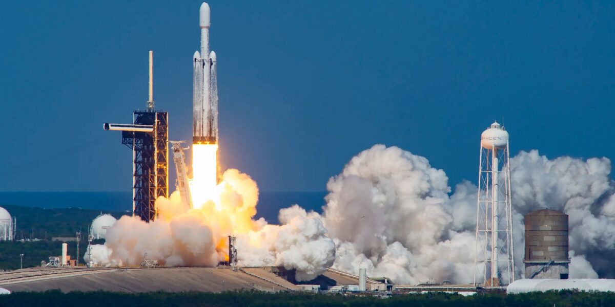 عاجل | تطلق SpaceX صاروخ Falcon Heavy القوي لأول مرة منذ 18 شهرًا في 27 أبريل: شاهده على الهواء مباشرة
