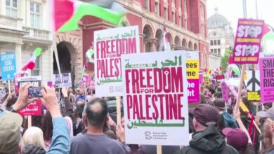 عاجل | تظاهرات مؤيدة لفلسطين ومسيرة لليمين المتطرف في لندن وسط انتشار أمني واسع وتوقيفات