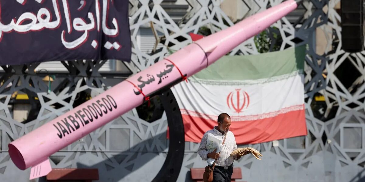 عاجل | حرب إيران على الهواء مباشرة: الولايات المتحدة تقصف المدن الإيرانية مرة أخرى مع اشتداد المواجهة في هرمز | الحرب الأمريكية الإسرائيلية على أخبار إيران