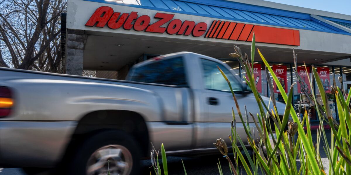 عاجل | سهم AutoZone في طريقه لأسوأ يوم تداول منذ مايو 2022