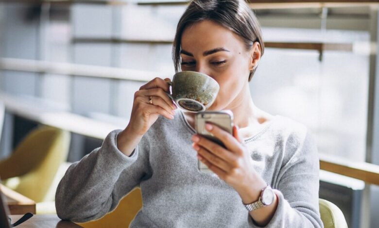 عاجل | شرب القهوة على معدة فارغة.. أضرار محتملة ونصائح للاستمتاع بها بأمان