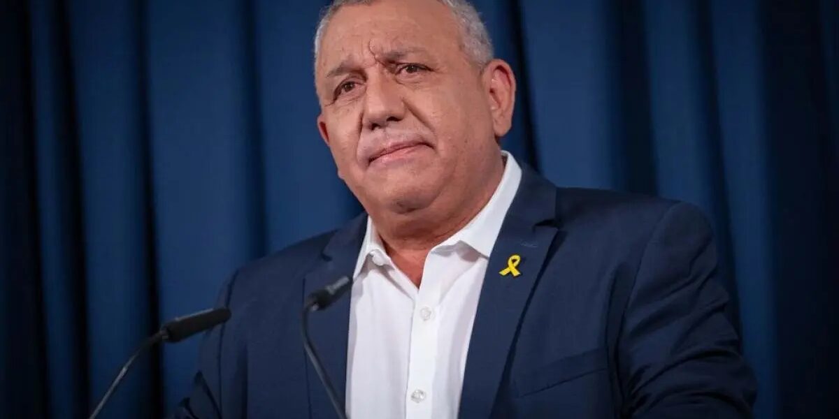 عاجل | صعود غادي آيزنكوت يثير قلق “نتنياهو”.. استطلاعات الرأي تبرز منافسًا جديدًا داخل “إسرائيل”