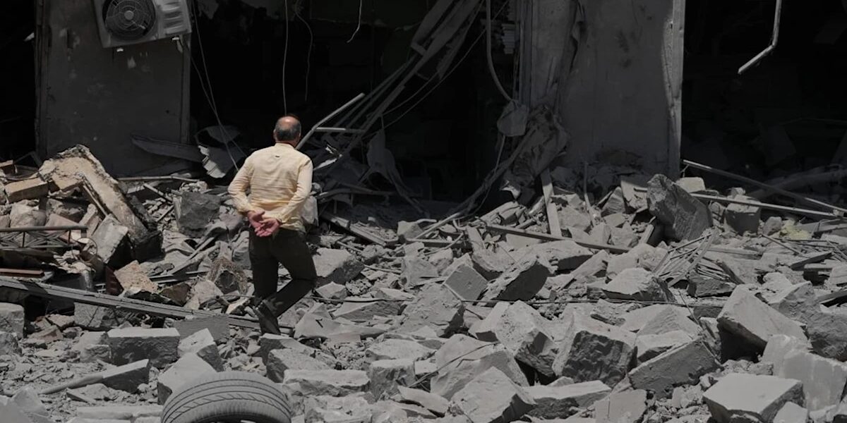 عاجل | طن الإسمنت بـ400 دولار: تقاعس الدولة يهدّد إعادة الإعمار - صورة مميزة عاجل | طن الإسمنت بـ400 دولار: تقاعس الدولة يهدّد إعادة الإعمار