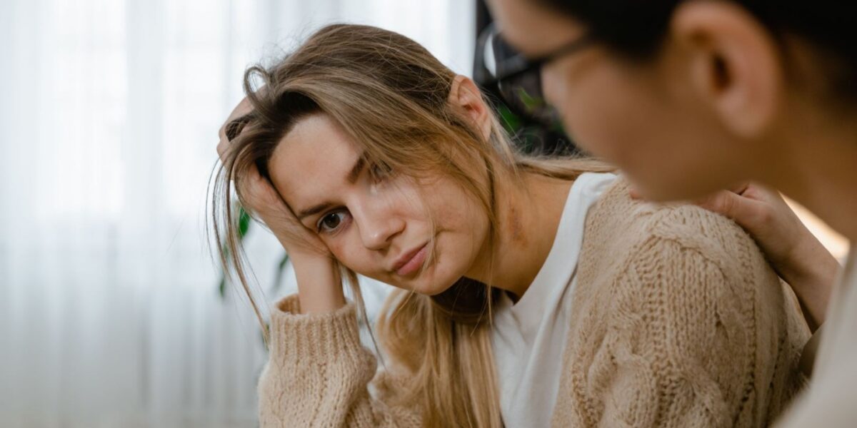 عاجل | كلمات لا تقوليها لشخص يمر بفقد أو حزن