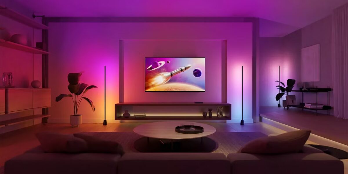 عاجل | مصباح طاولة اللعب ومصباح الأرضية من Philips Hue: يتزامنان مع التلفزيون لإضاءة غامرة