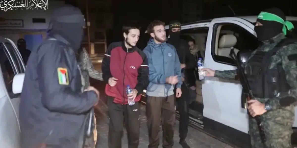 عاجل | ملف الأسرى يشعل صراعًا بين القيادات السياسية والعسكرية في الاحتلال