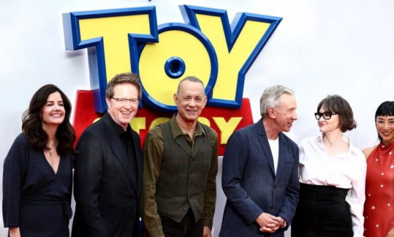 عاجل | نجوم Toy Story 5 يكشفون أسرار الجزء الجديد من لندن.. هل تهزم التكنولوجيا خيال الأطفال؟