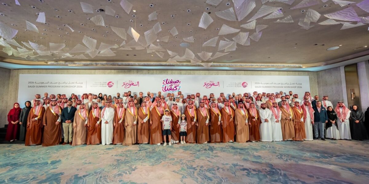 عاجل | وزير السياحة يعقد ورشة عمل برنامج “صيف السعودية 2026”