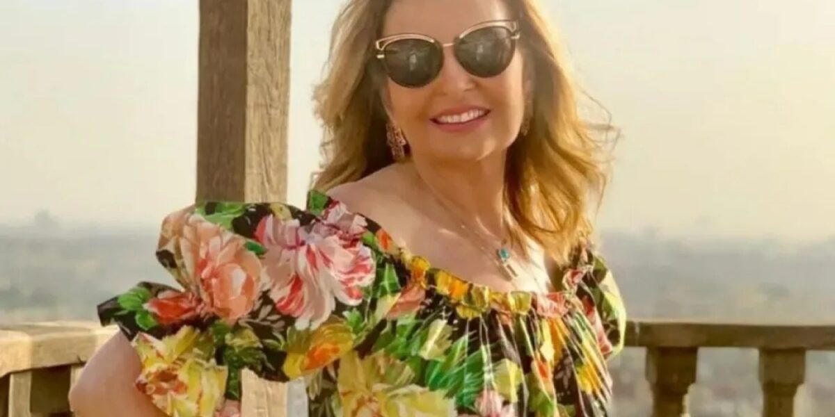 عاجل | يسرا تفاجئ أحمد عز بزيارة مفاجئة في كواليس مسلسل الأمير - صورة مميزة عاجل | يسرا تفاجئ أحمد عز بزيارة مفاجئة في كواليس مسلسل الأمير