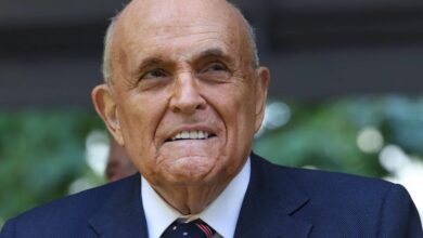 عاجل | يقول المتحدث الرسمي إن رودي جولياني دخل المستشفى في حالة حرجة