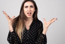 عبارات ذكية للرد على شخص يقلل من إنجازك