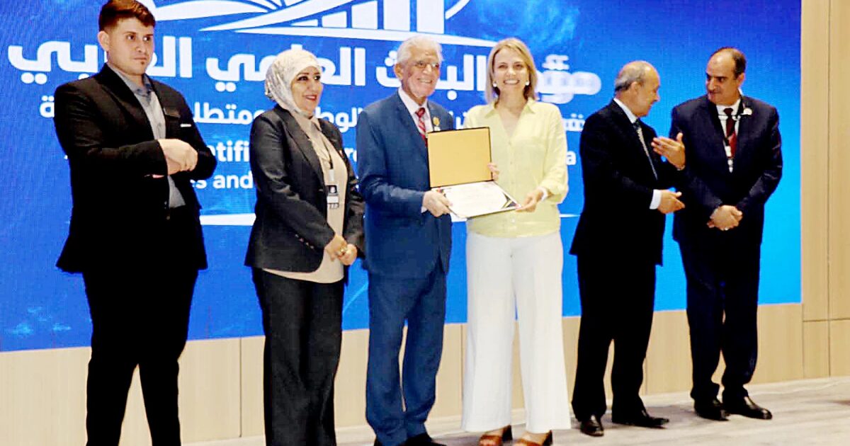 عقيلة دبيشي: النصّ الأحادي ضمور للفكر.. والفقهاء والفلاسفة اختلفوا على سُلطة المعرفة – أخبار السعودية - صورة مميزة عقيلة دبيشي: النصّ الأحادي ضمور للفكر.. والفقهاء والفلاسفة اختلفوا على سُلطة المعرفة – أخبار السعودية