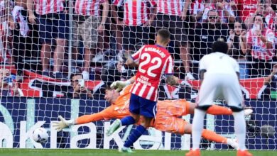فاز أتلتيكو مدريد على ريال مدريد بعشرة لاعبين بنتيجة 2-1 في ديربي الدوري الإسباني | كرة القدم