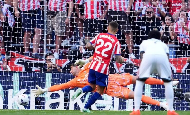 فاز أتلتيكو مدريد على ريال مدريد بعشرة لاعبين بنتيجة 2-1 في ديربي الدوري الإسباني | كرة القدم