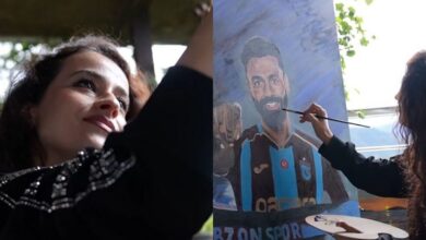فنانة تركية ترسم لوحة لمحمد صلاح وتحلم بتقديمها له بنفسها (فيديو)