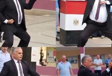 فيديو يشعل مواقع التواصل في مصر.. مدير مدرسة يستعرض مهاراته القتالية أمام الطلاب