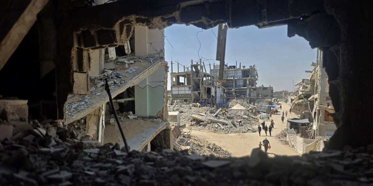 فيلم وثائقي عن الضحايا المدنيين في غزة يفوز بجائزة لجنة التحكيم الخاصة في مهرجان البندقية