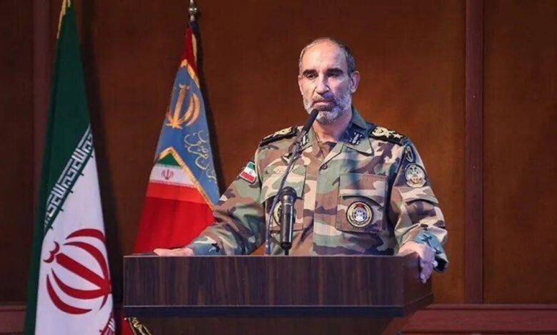 قائد القوات البرية للجيش الإيراني يستعرض الجاهزية الكاملة على حدود البلاد