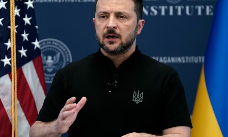 قال زيلينسكي إن أوكرانيا تنشر صاروخًا باليستيًا تكتيكيًا من طراز FP-7 في القتال لأول مرة