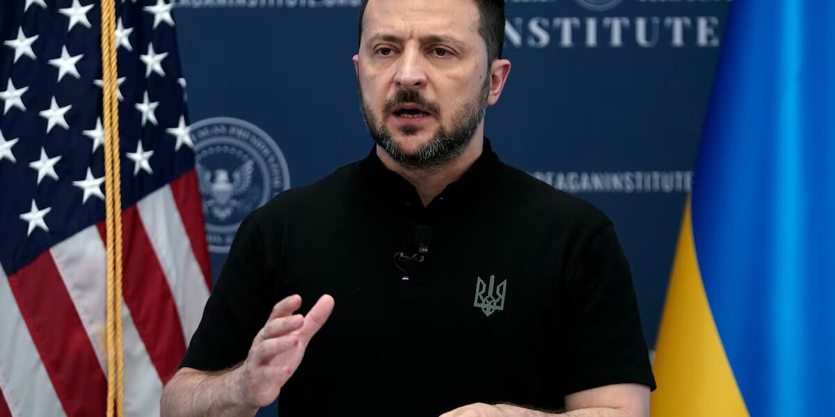 قال زيلينسكي إن أوكرانيا تنشر صاروخًا باليستيًا تكتيكيًا من طراز FP-7 في القتال لأول مرة - صورة مميزة قال زيلينسكي إن أوكرانيا تنشر صاروخًا باليستيًا تكتيكيًا من طراز FP-7 في القتال لأول مرة
