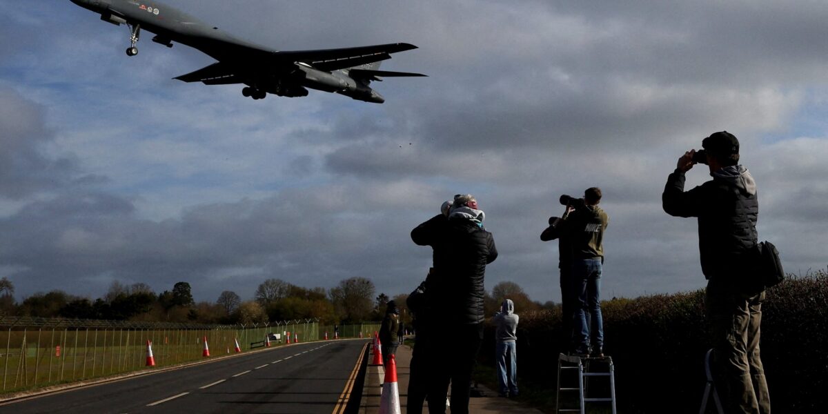 قال مسؤول إن القوات الجوية الأمريكية تمدد خدمة قاذفات القنابل B-1 و B-2 - صورة مميزة قال مسؤول إن القوات الجوية الأمريكية تمدد خدمة قاذفات القنابل B-1 و B-2