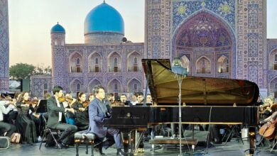 قام عازف البيانو الموهوب لانغ لانغ بأداء عرضه في ساحة سمرقند