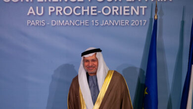 قرقاش: الإمارات متمسكة بالحل السلمي لقضية الجزر الثلاث