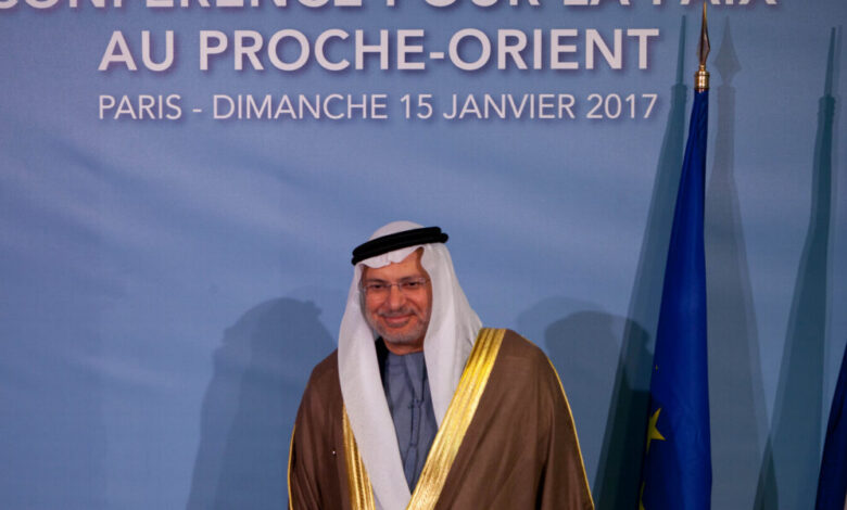 قرقاش: الإمارات متمسكة بالحل السلمي لقضية الجزر الثلاث