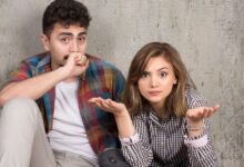 كيف تفهم الفتيات صمت الشباب؟