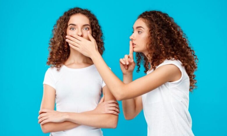 كيفية التعامل مع الصديق الذي يُفشي أسرارك