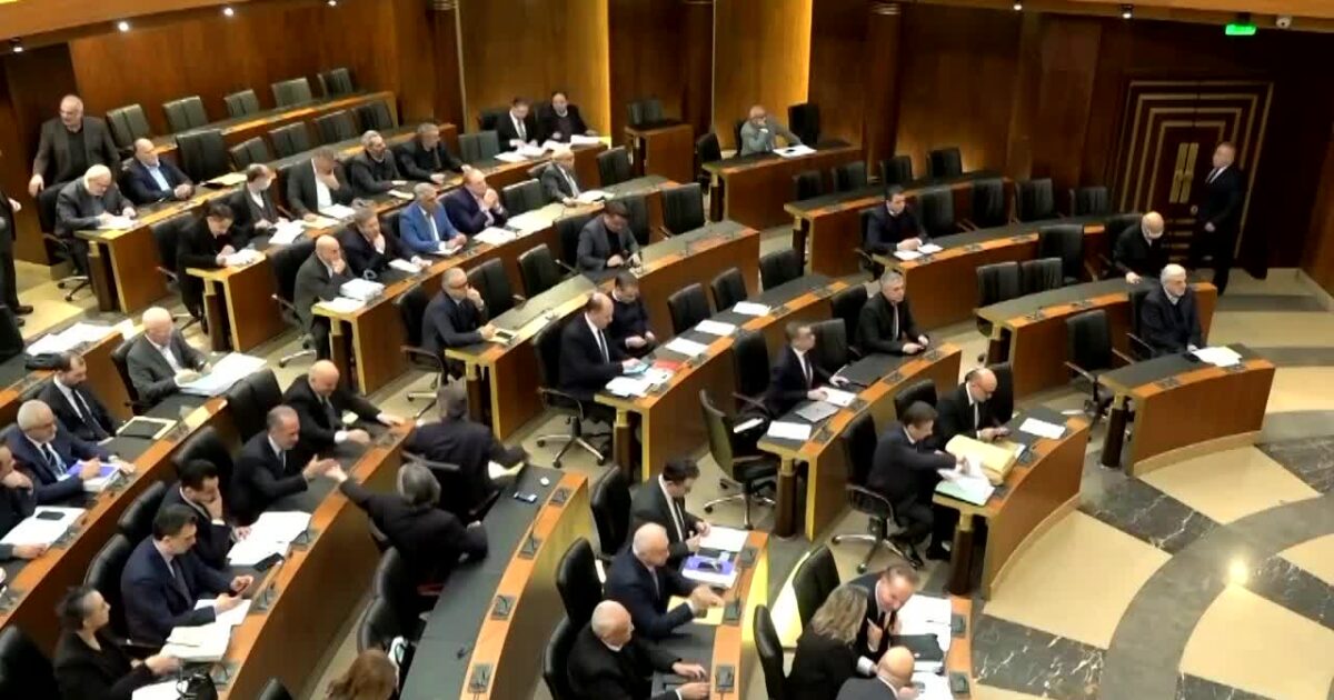 لقاء النواب السنة يرفض قرار المجلس الدستوري بشأن قانون العفو.. هل يتأثر مساره التنفيذي؟ - صورة مميزة لقاء النواب السنة يرفض قرار المجلس الدستوري بشأن قانون العفو.. هل يتأثر مساره التنفيذي؟