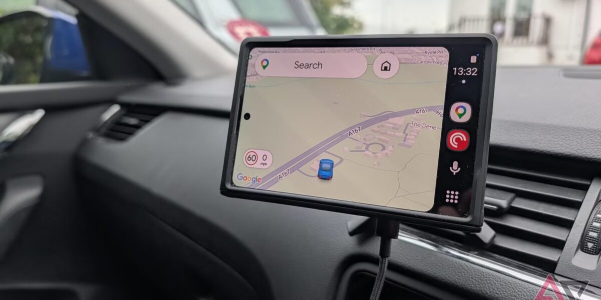 لقد أضفت Android Auto إلى سيارة قديمة مقابل 4 دولارات فقط - صورة مميزة لقد أضفت Android Auto إلى سيارة قديمة مقابل 4 دولارات فقط