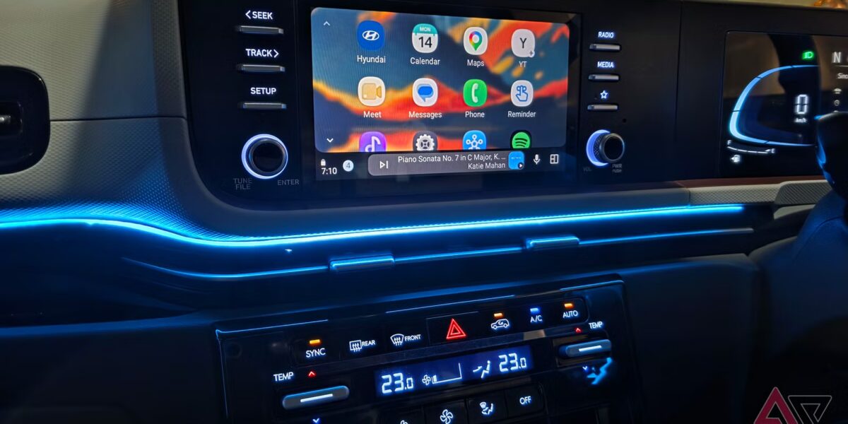 لقد قمت بتعطيل ميزات الهاتف الذكي هذه؛ الآن أصبح إعداد Android Auto أفضل بكثير