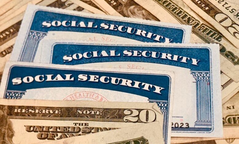 لماذا حصلت للتو على شيك ضمان اجتماعي بقيمة 90 دولارًا – ولماذا لم يحصل عليه 40 مليون من كبار السن