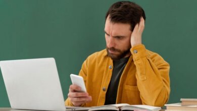 لماذا نندم على بعض الرسائل بعد إرسالها؟ وماذا يكشف ذلك عن تفكيرنا؟