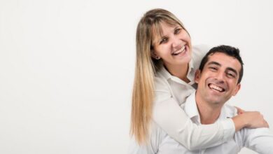 لماذا يتخلى بعض الأزواج عن تقديم عبارات المديح لزوجاتهم؟